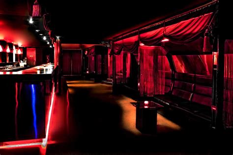 strip bars in manchester|Lap Dancing in Manchester at Silks Gentlemens Lounge.